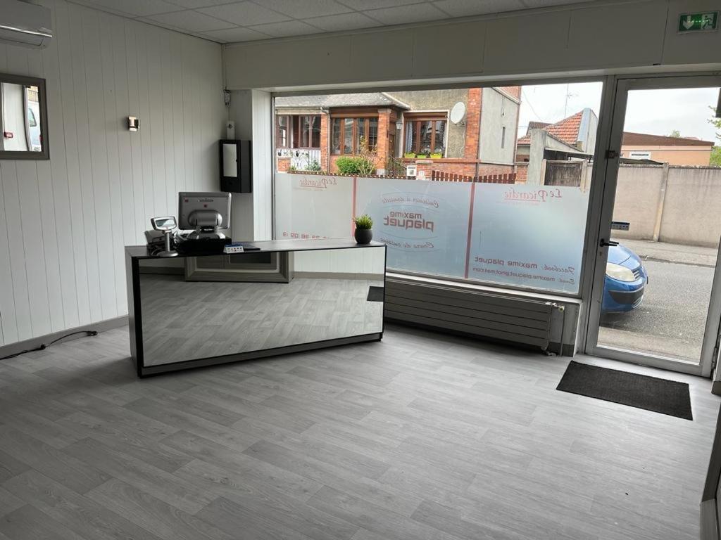 Hotel Restaurant Le Picardie Chauny ภายนอก รูปภาพ